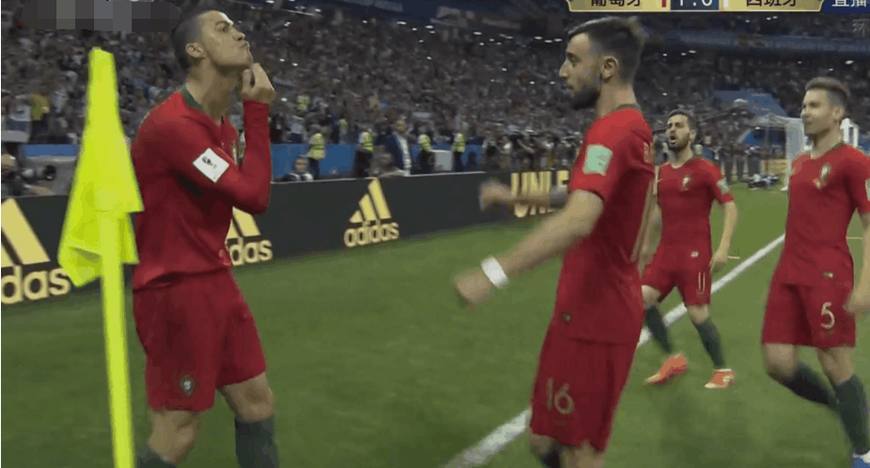 c罗庆祝梅西失点,c罗尴尬庆祝