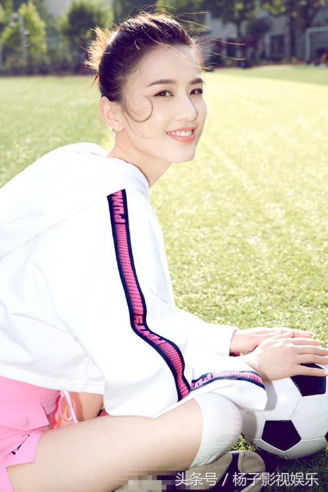 黄圣依足球高清写真,黄圣依秀身材