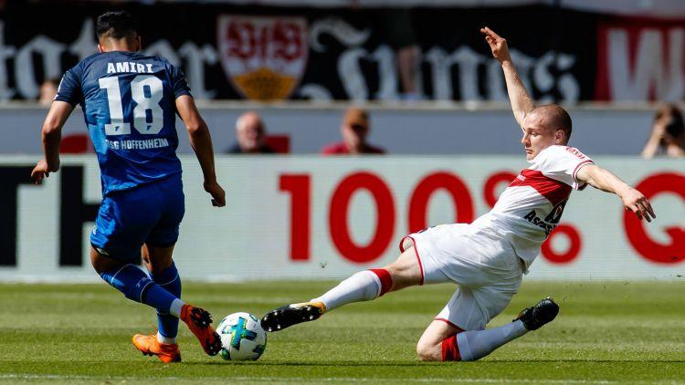 现场看球的伪球迷,足球场上最关键最不可替代的位置