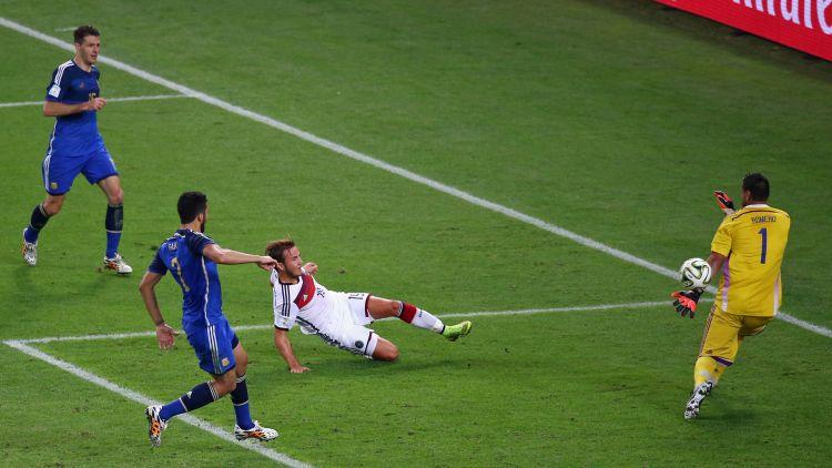 现场看球的伪球迷,这些足球场上的冷知识你知道几个