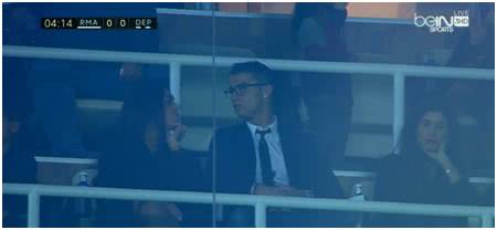 世界杯昨夜让30亿女人疯狂的他，竟独宠一个小保姆