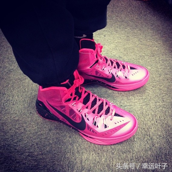 上可在球场厮杀,下可将水泥铲平!说的就是这些“骚粉色”球鞋