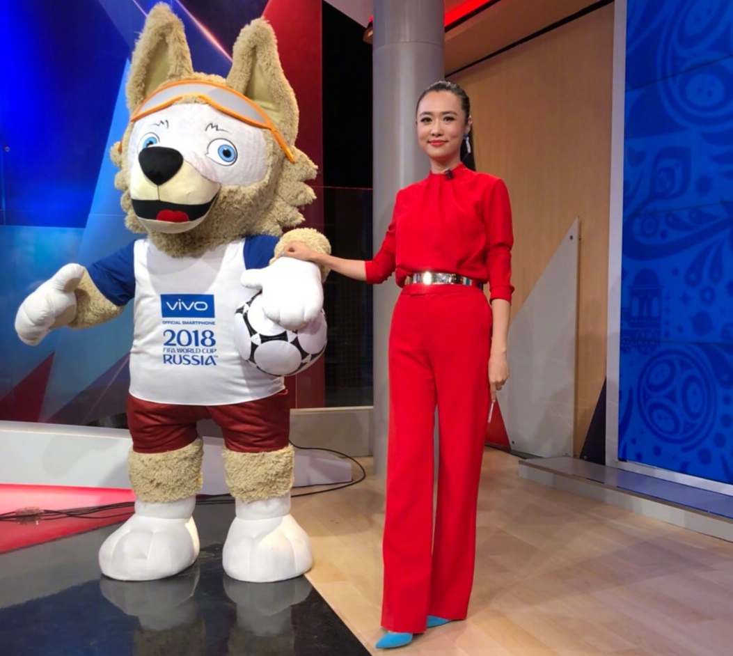 她是《我爱世界杯》足球女主播,也是梅西的球迷,还为偶像改名字
