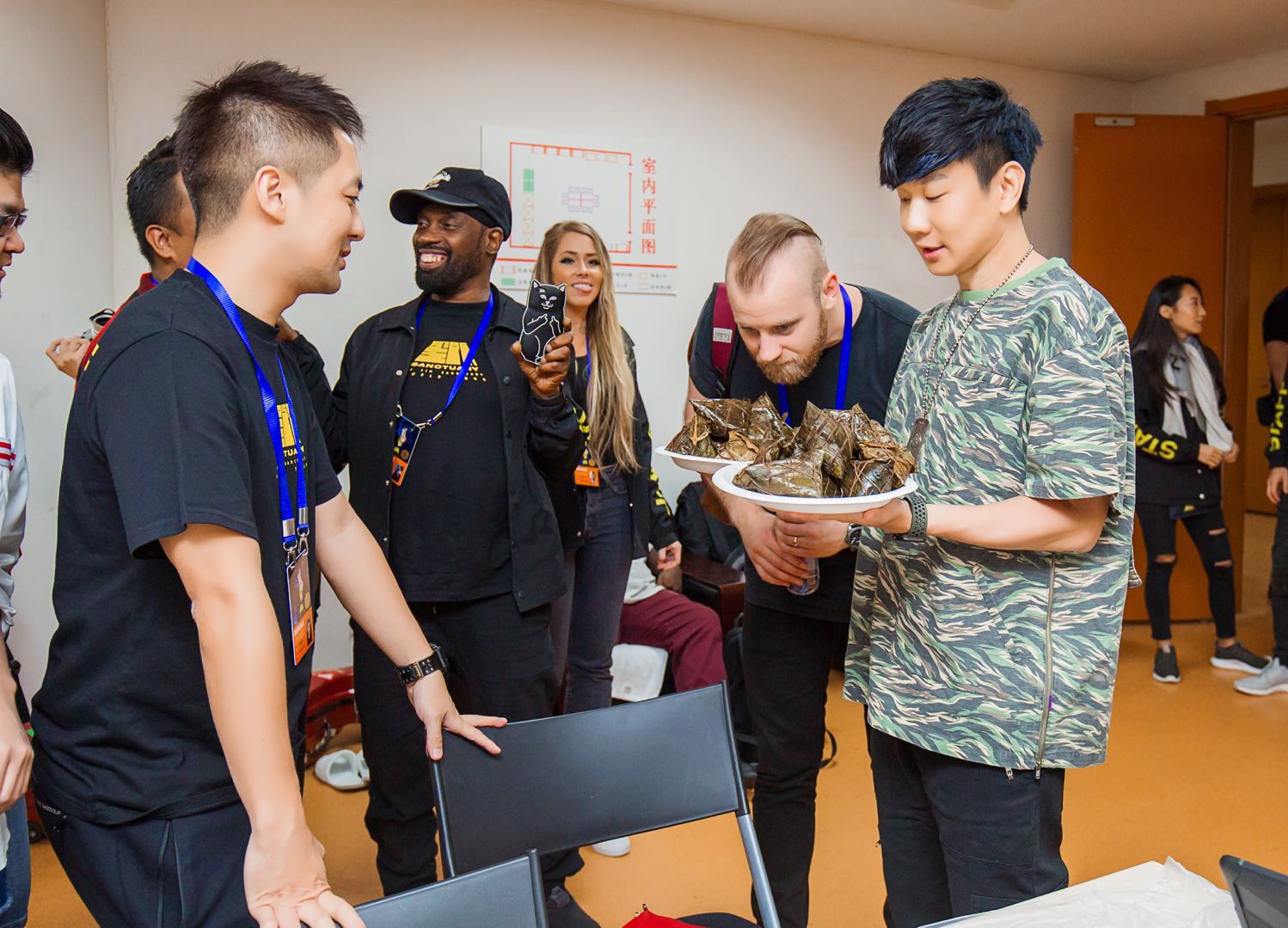 JJ林俊杰来济开唱，与粉丝共庆端午