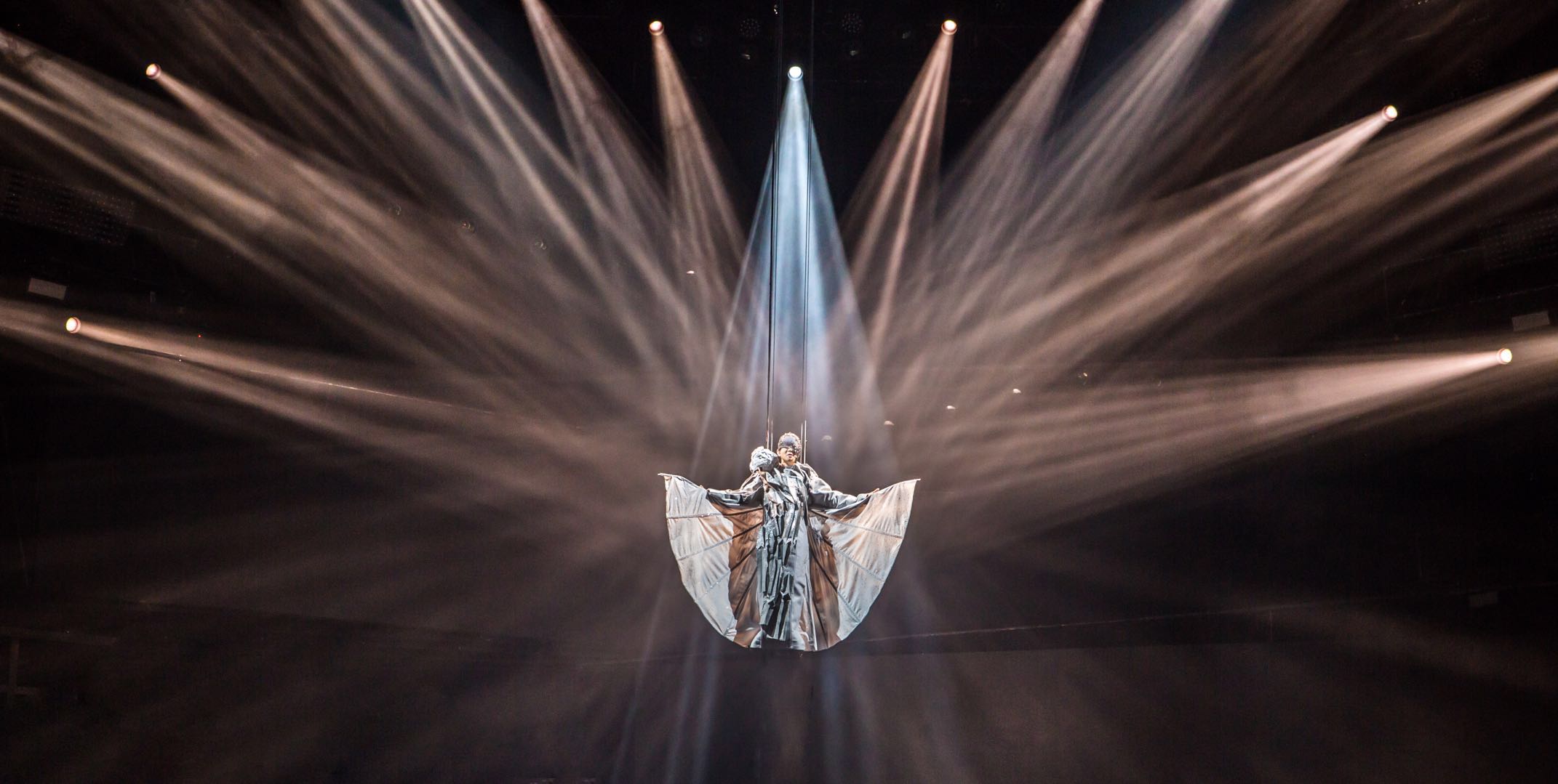 JJ林俊杰来济开唱，与粉丝共庆端午