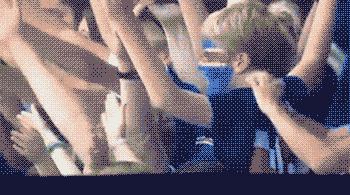 冰岛世界杯球迷战吼,冰岛球迷维京战吼喊出33万人气势