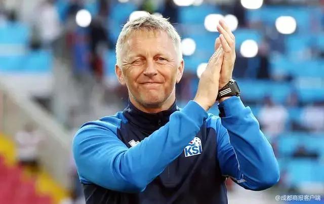 18世界杯冰岛队队长,冰岛世界杯教练牙医