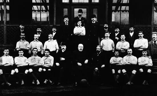 为啥看世界杯要喝啤酒吃小龙虾,世界杯喝啤酒的历史