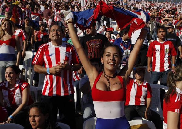 继巴拉圭、智利掀内衣主播，本届世界杯新娇点？