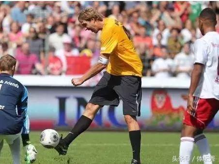 足球经典过人马修斯假动作,足球球星玩绝技