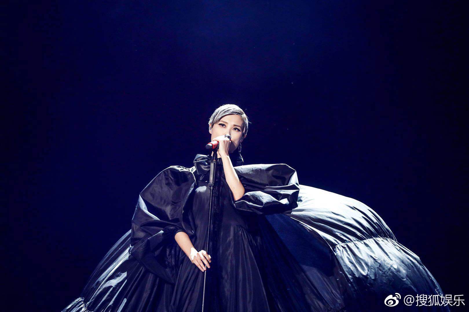 李宇春千与千寻小说,李宇春千与千寻mv