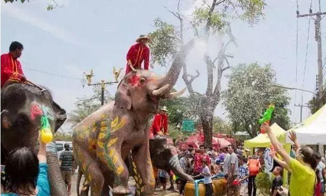 最热闹的泼水节,世界上最壮观的泼水节