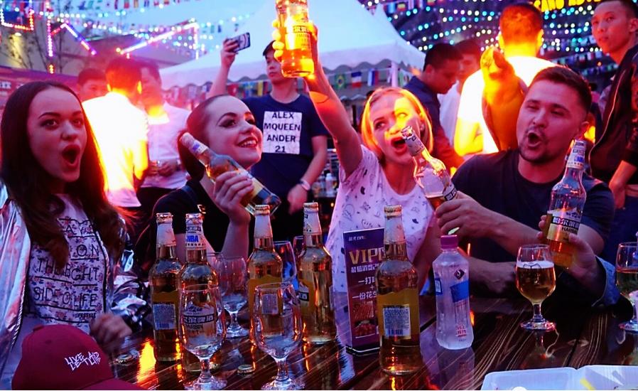 摇滚啤酒美食世界杯2018都江堰国际啤酒纳凉节盛大开幕