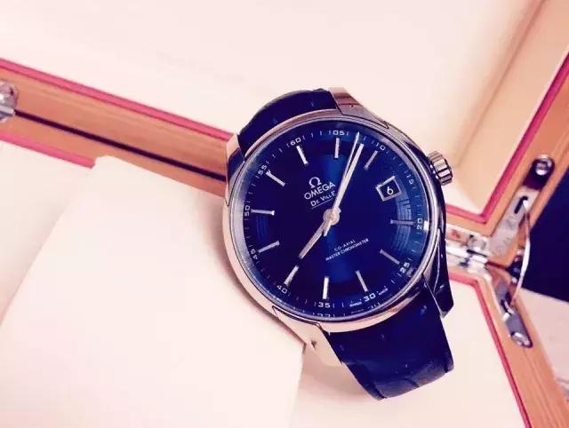 表坛：爱在心里口难开