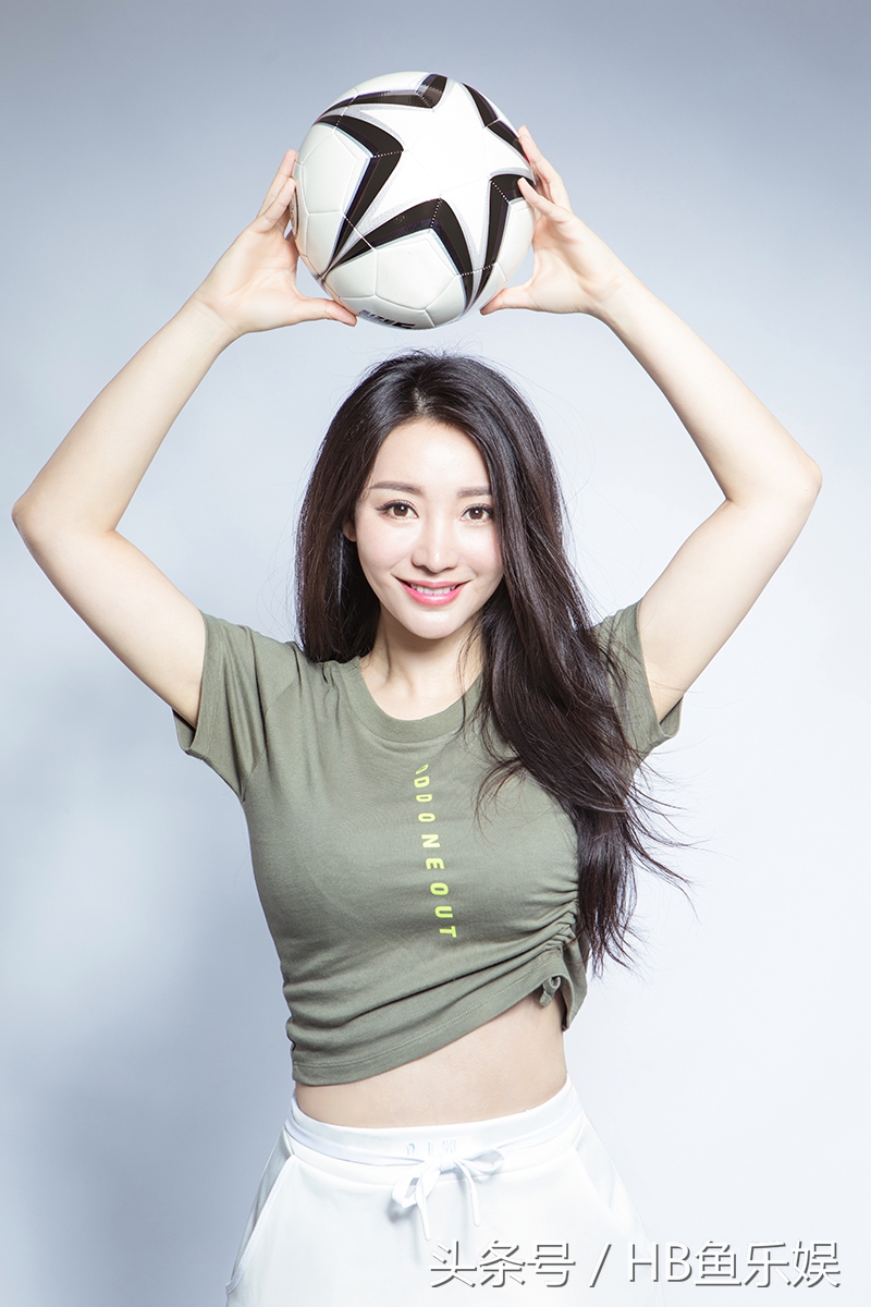 柳岩露脐装图片大全,柳岩运动装接受颜值身材双考验