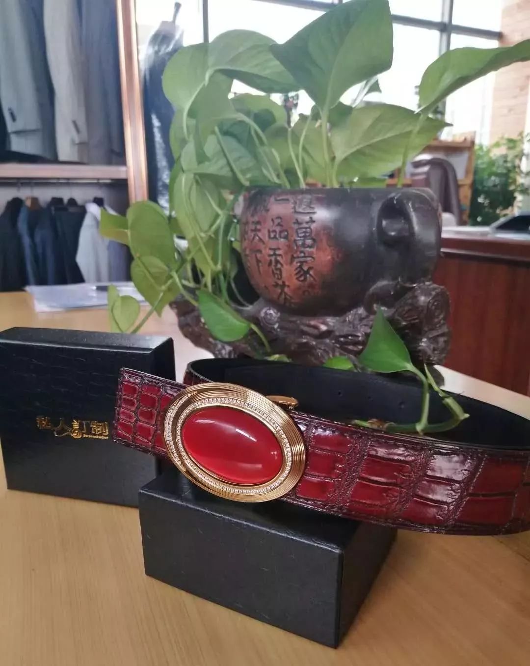 鳄鱼皮鞋子好还是牛皮好,鳄鱼皮的皮鞋优点和缺点