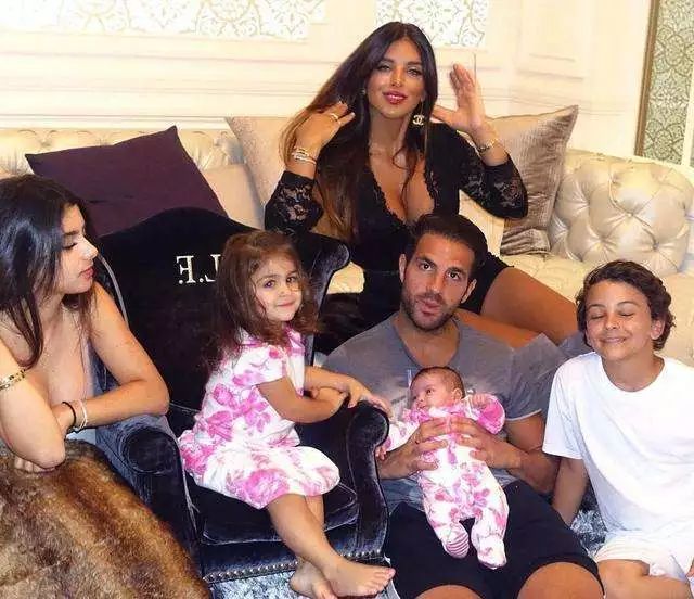 男单女双｜西班牙除了盛产帅哥还盛产姐弟恋？