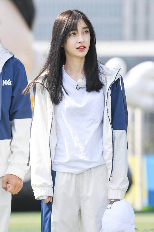 迪丽热巴粉色运动装,杨幂迪丽热巴的衣服