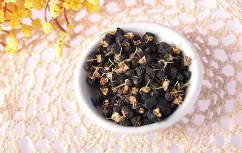 黑枸杞喝了真的能延缓衰老吗,黑枸杞泡水喝了对人体有哪些好处