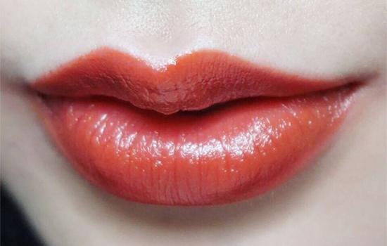 露华浓黑管口红大牌的平价代替色,露华浓口红黑管510多少钱一支