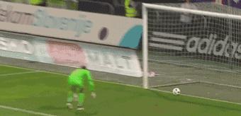 踢球注意脚不要受伤,踢球必做热身