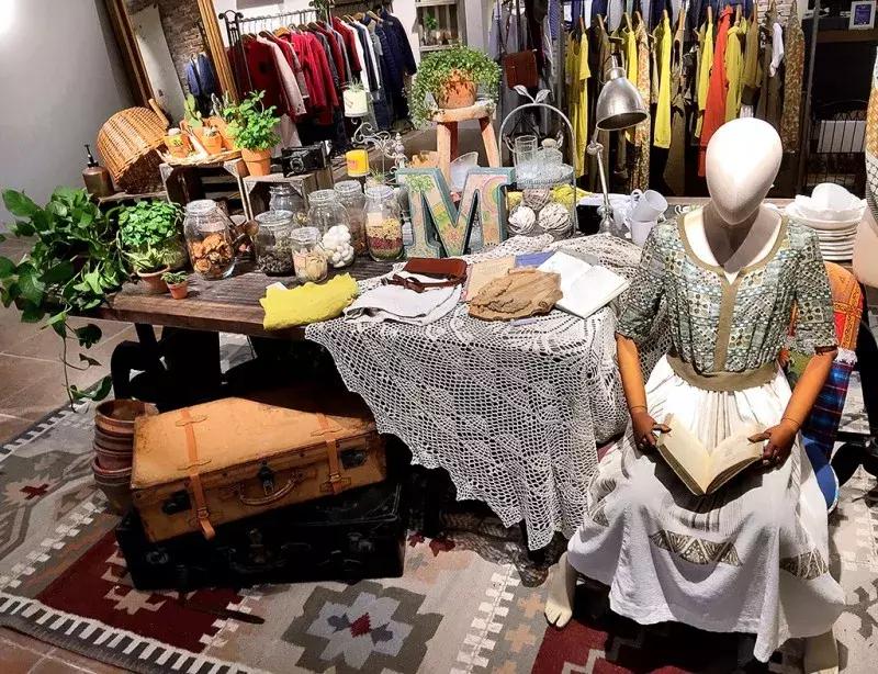 现在最火的国内女装品牌有哪些,国内最火的十大品牌女装