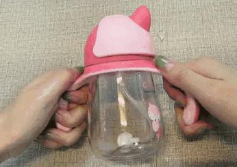 8款婴童吸管杯测评：哪款让宝宝喝得方便，妈妈用得安心？