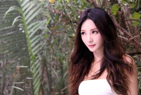 柳岩身材纤细图片,37岁的柳岩超有魅力图文