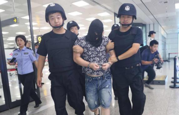 诈骗1000万40人被抓,诈骗20万潜逃被抓