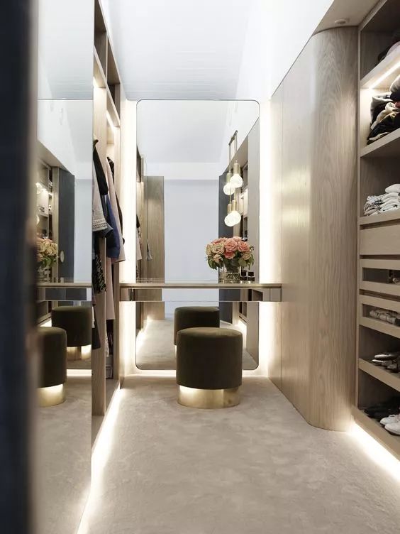 穿衣镜摆在哪里最合适,穿衣镜摆在哪里最好