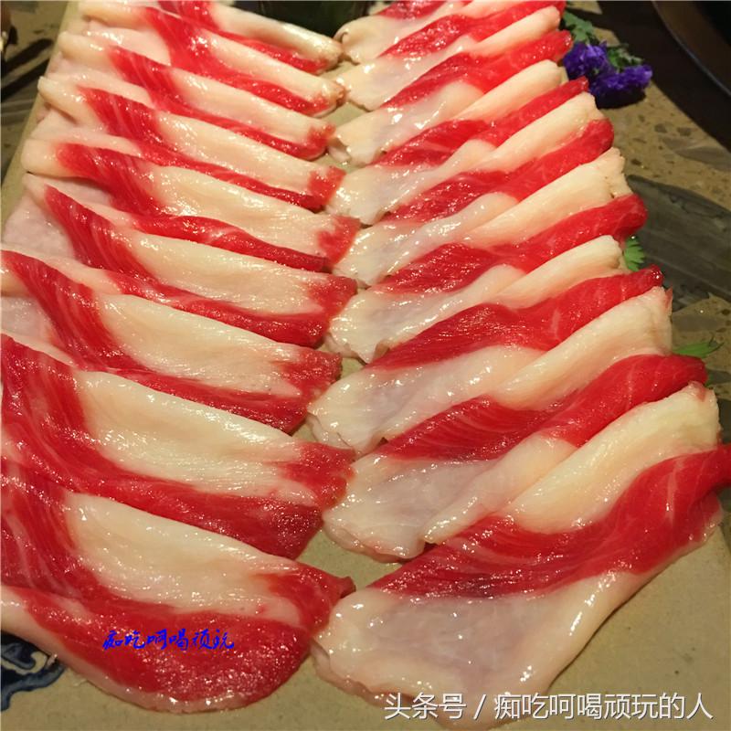 足球夜场景,足球之夜水吧