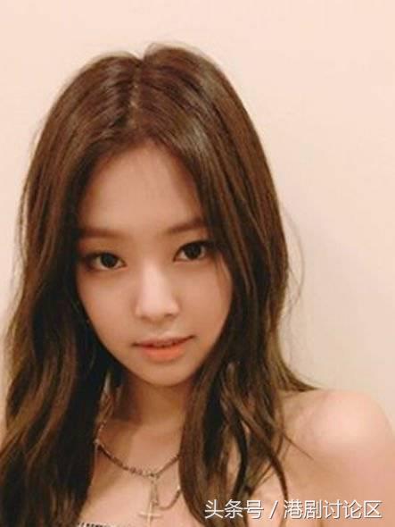jennie裸妆照片韩国热搜,韩国明星jennie白色写真