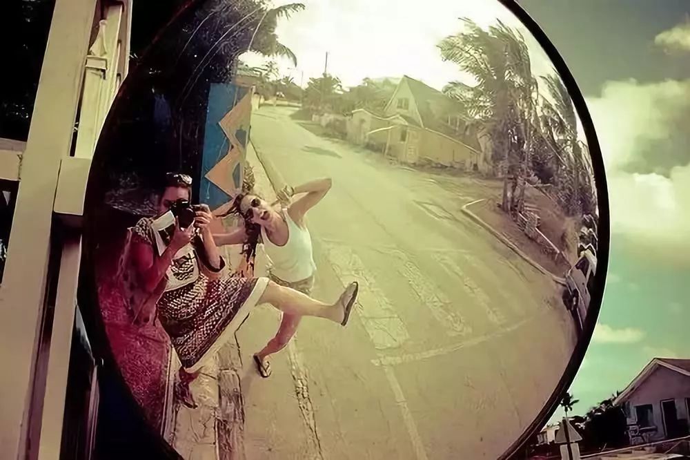 我们是茫茫人海中巧遇的相似灵魂,豆蔻年华里连结的双生花朵