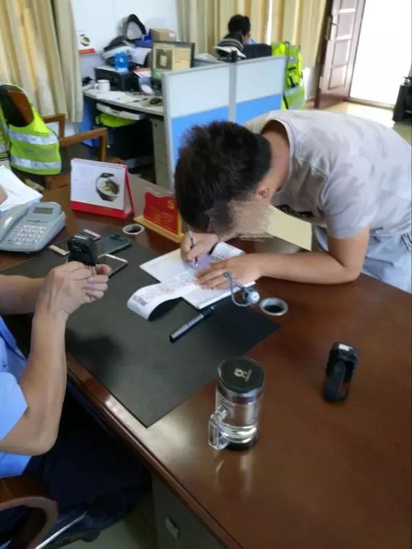 南宁某男子花上万元买摩托车却在某宝上淘假牌，结果……