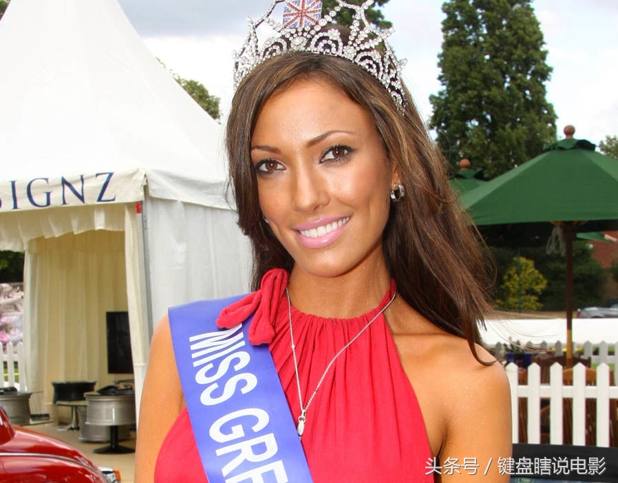 英女王伊丽莎白去世现场,英国真人秀女星索菲亚