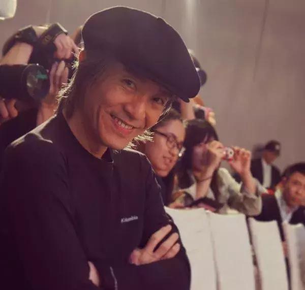 周星驰61岁就算60岁吗,58岁的周星驰至今仍孤身一人