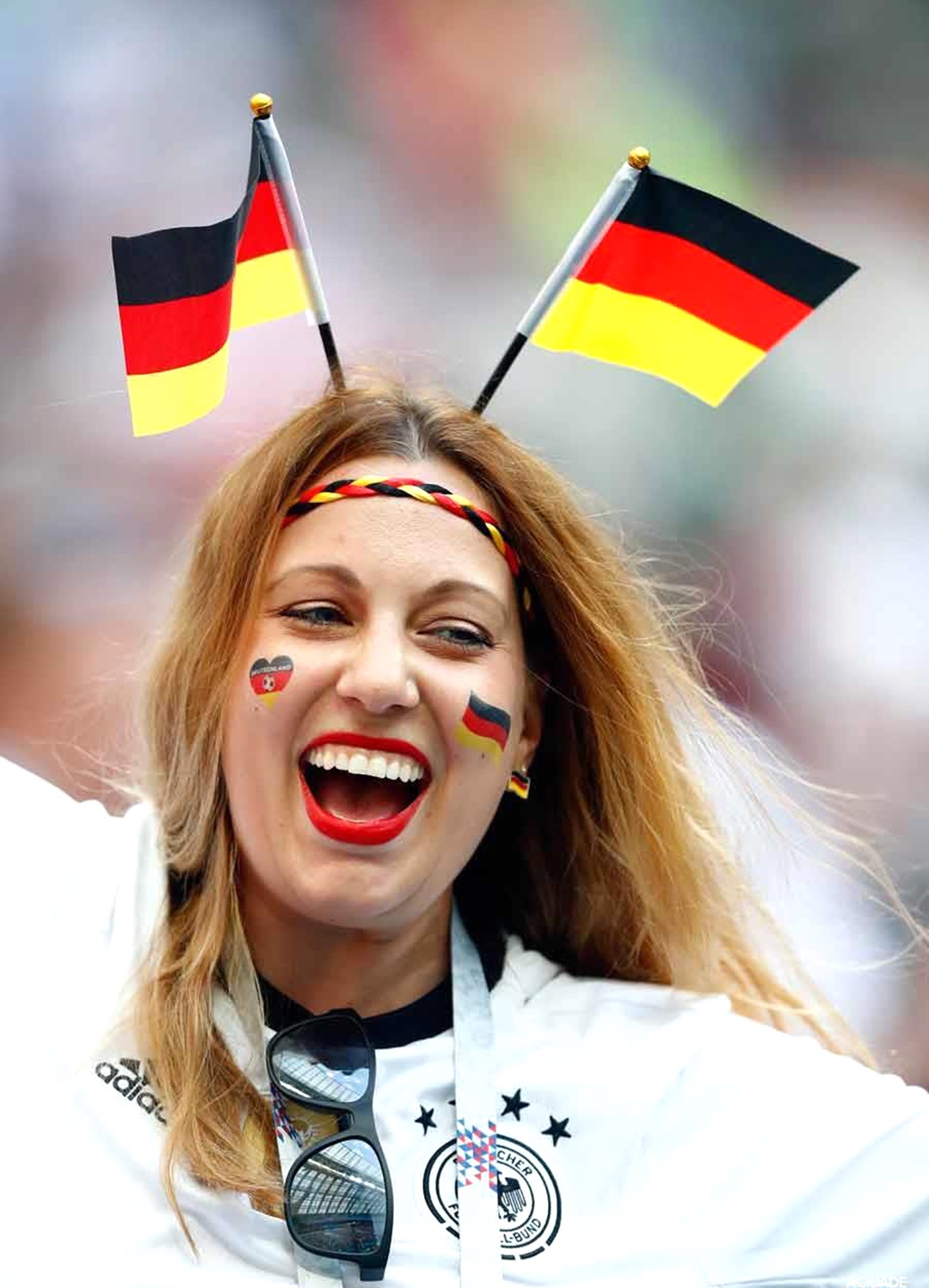 看球生气怎么哄,看球搞笑场面