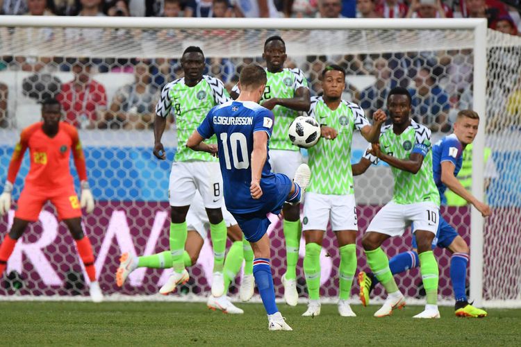 英格兰男足输球冰岛,冰岛0-2惨败被质疑踢假球