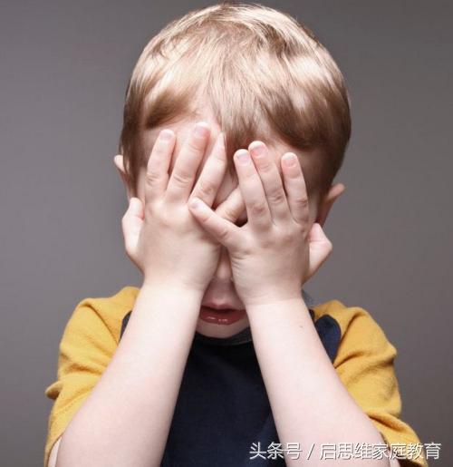 孩子性格内向不爱说话怎么引导,如何改掉孩子内向不爱交际的性格