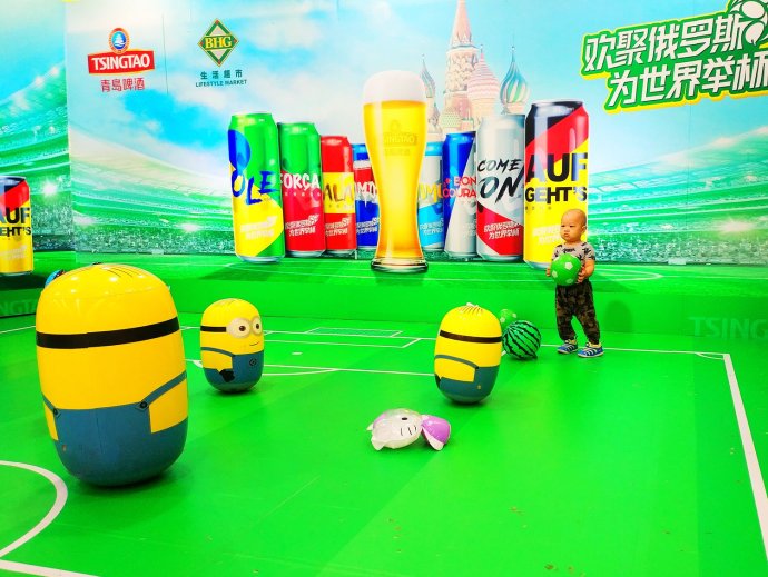 中国女足看足球赛,中国足球看女足