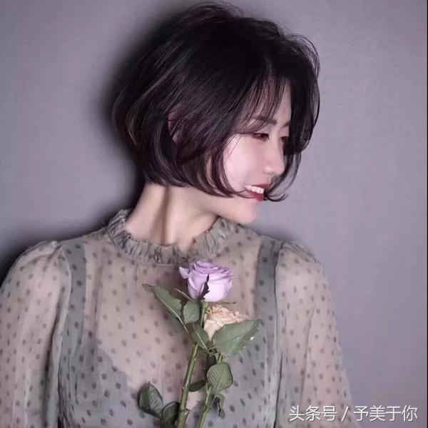 适合偏瘦脸的短烫发,最近中短流行烫发造型