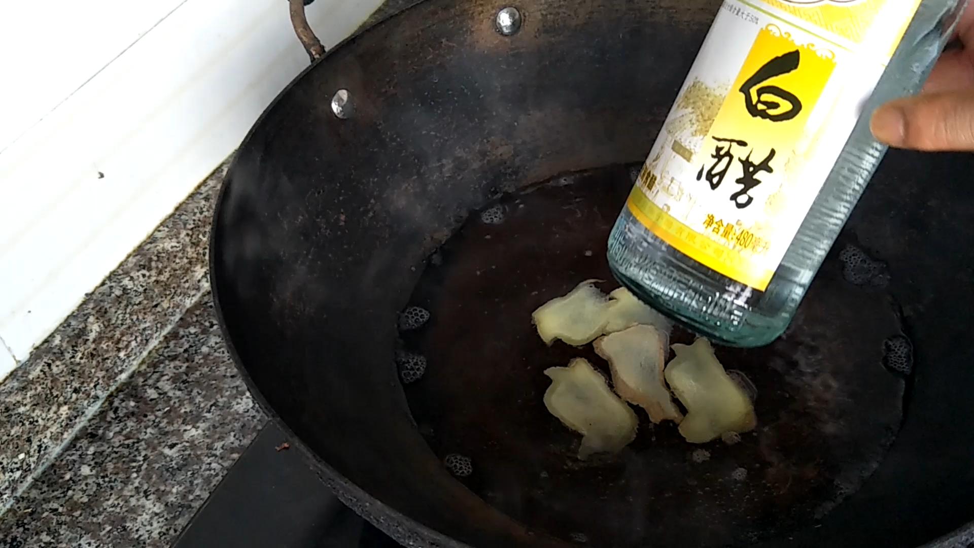 40岁长斑的女性吃什么祛斑最好,更年期女性脸上长斑是什么原因