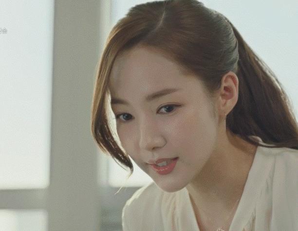 跟着金秘书学穿搭,金秘书通勤穿搭红色衬衣