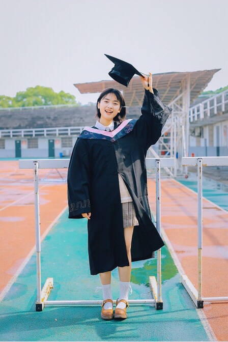 沈月时尚写真清纯短发充满少女感,沈月校服造型短发