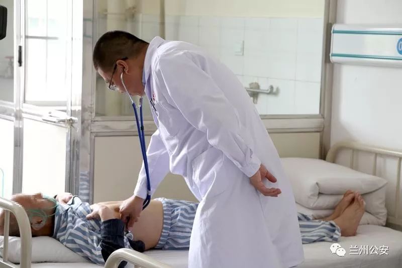 派出所走访吸毒人员关爱活动简报,走进戒毒所开展警示教育活动