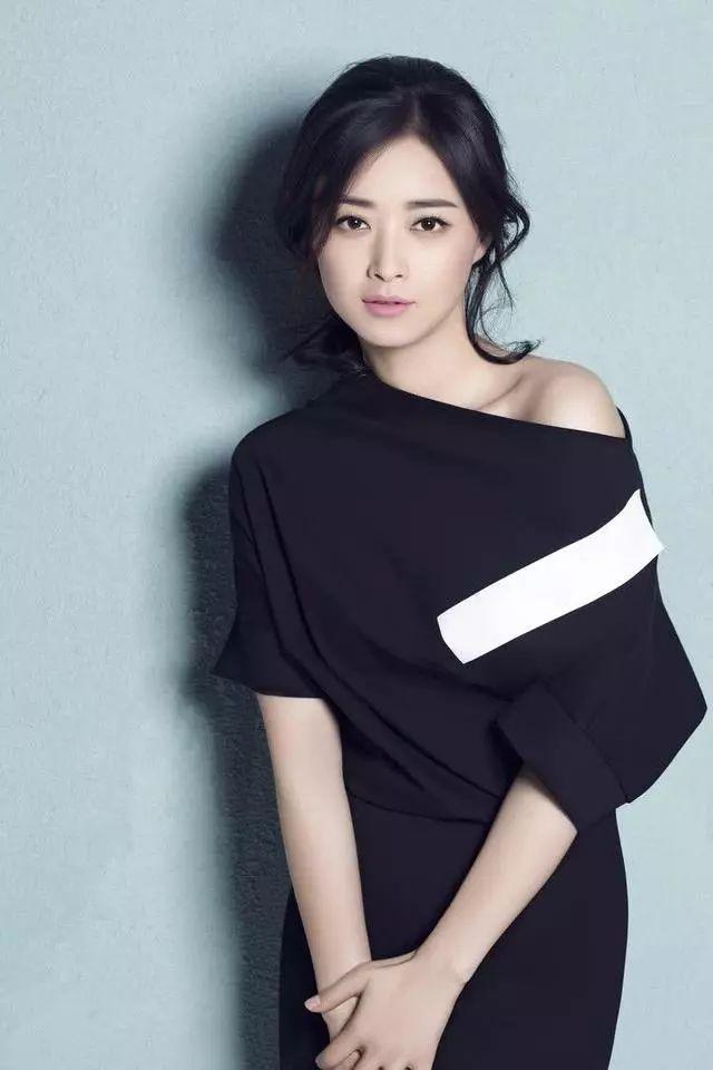 胯宽腰粗适合怎么穿,肩宽胯宽骨架大的女生怎样穿衣