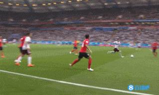 韩国球迷怼裁判,韩国球迷无耻行为