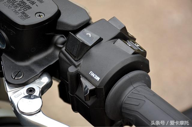 顶级跑羊的不二之选试驾YAMAHATMAXDX