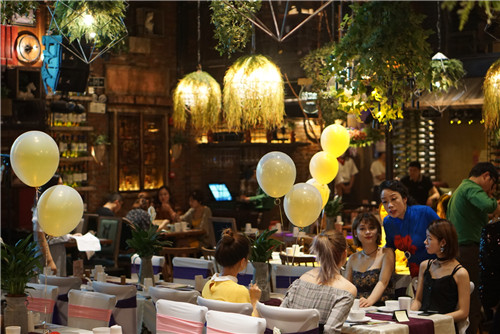 世界杯狂欢酒吧,狂欢世界杯游玩