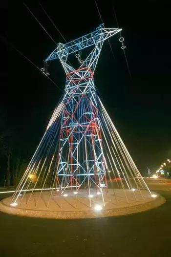 玩转世界杯，俄罗斯人居然连电力铁塔都不放过~